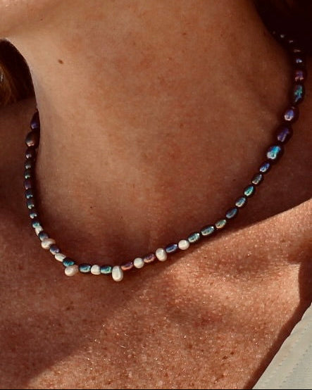 Collar Noche | Corto de perlas blancas y negras